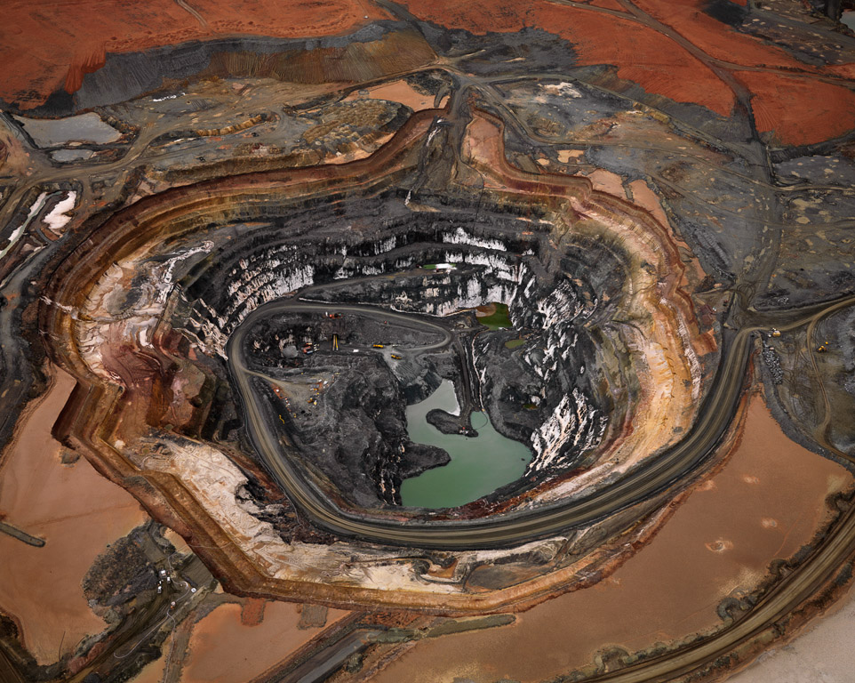 Manufactured Landscapes: The Photographs of Edward Burtynsky