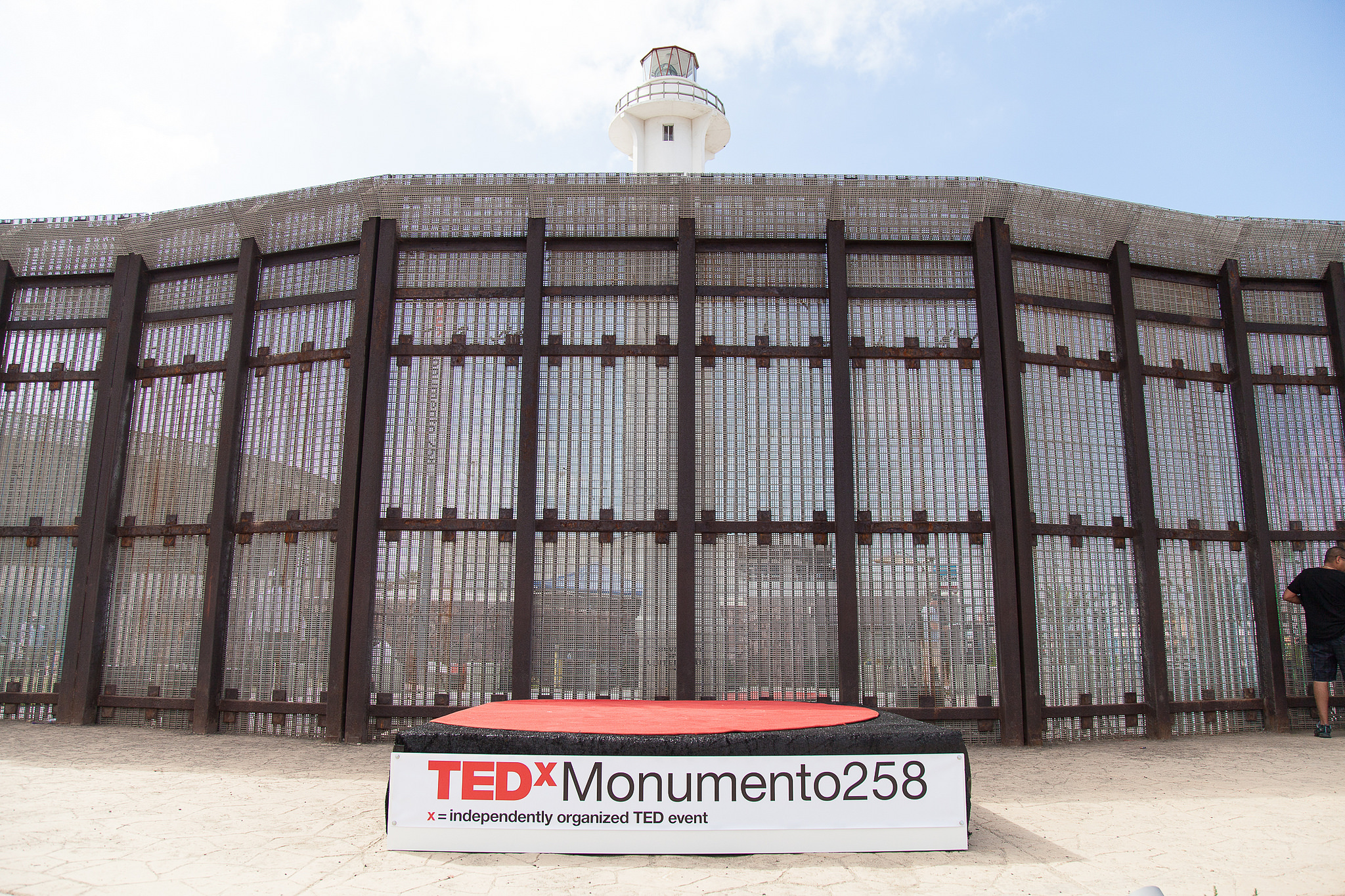 A TEDx event crosses the US-Mexico border, to show that ideas can’t
be fenced in
