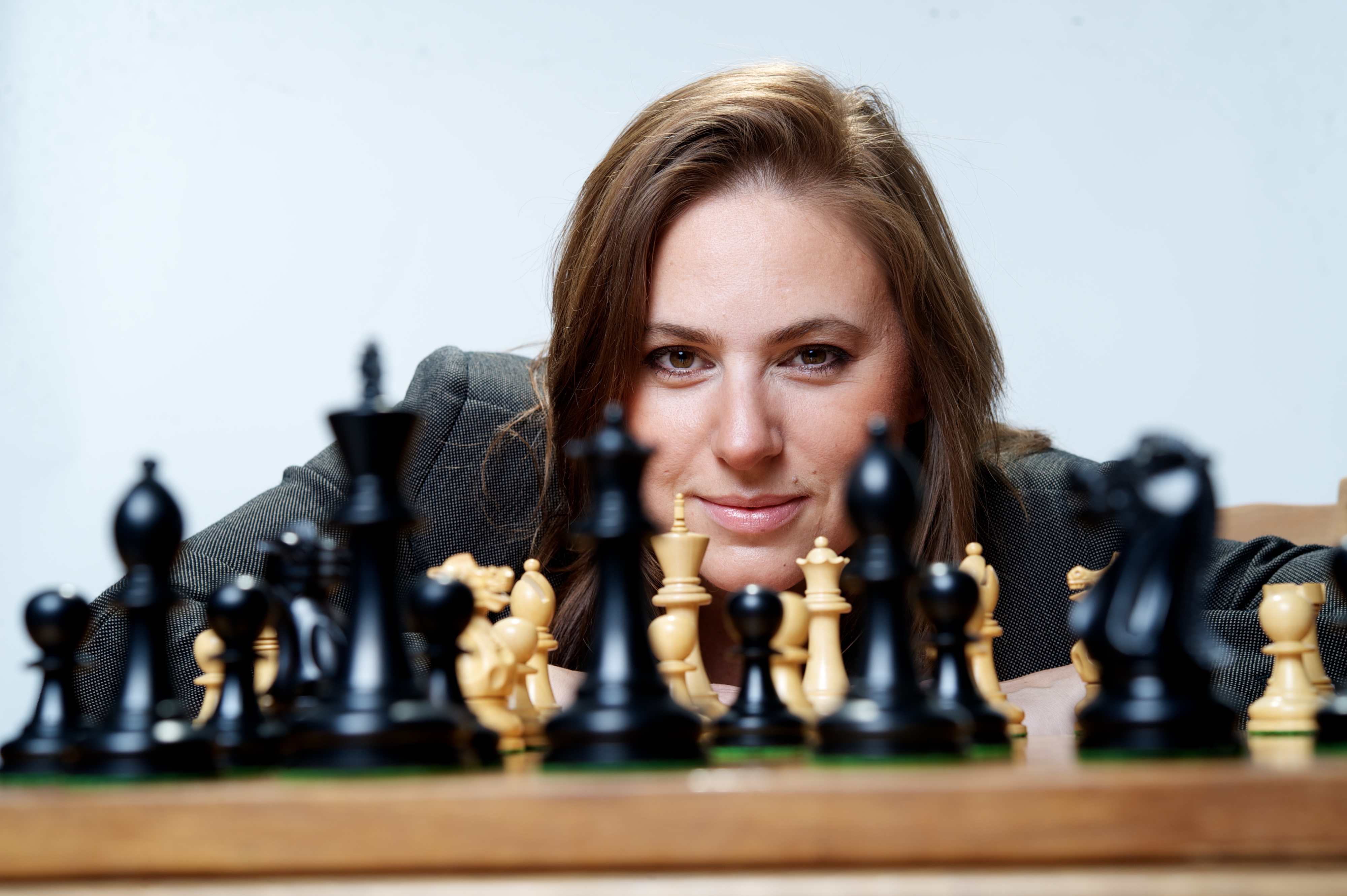 Women in chess. Юдит Полгар. Юдит Полгар венгерская шахматистка. Юдит Полгар и Карпов. Юдит Полгар 1994.