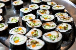This is how to make Pierre Thiam’s fonio sushi